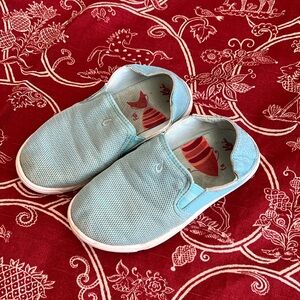 Olukai pehuea little girls size 11, foldable heels, baby blue, machine washable